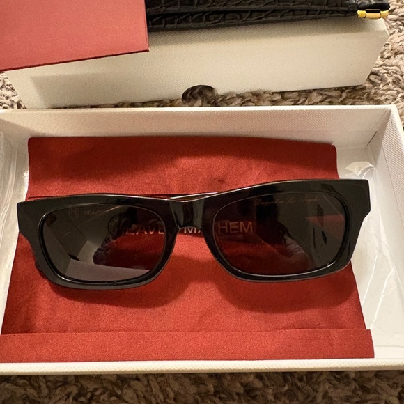 SLOANE BLACK SUNGLASSES - Picture 11 of 11